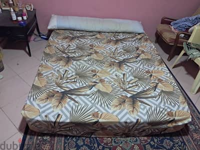 بيع مرتبه سيتي فوم و مخده كبتونيه ١٦٠ سم ( ٥٥٠ ج )
