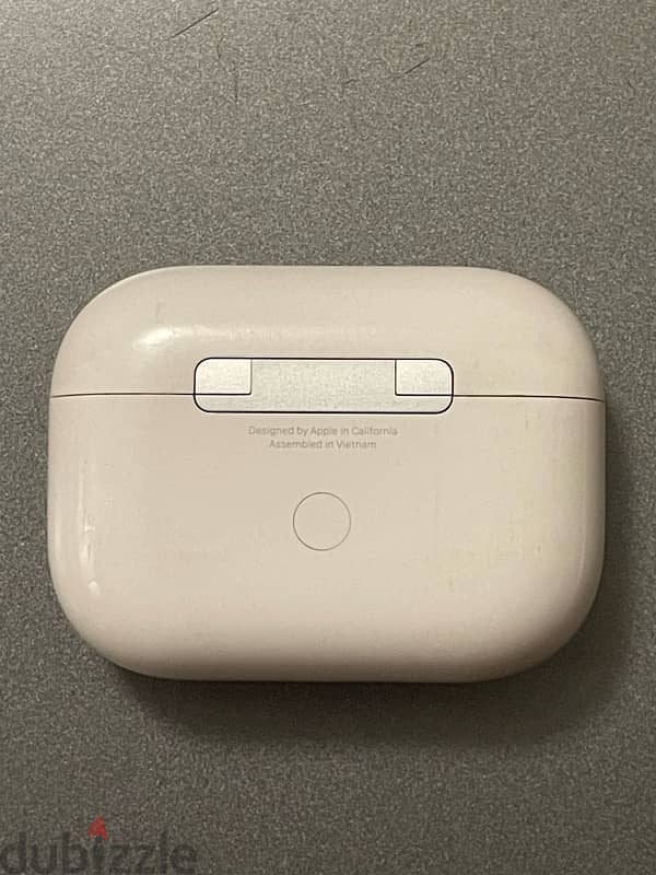Apple airpods second generation ( charging case only ) 1