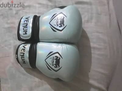 boxing gloves -قلفزات ملكمة