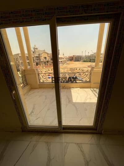 For Sale – Luxurious **Apartment in West Golf