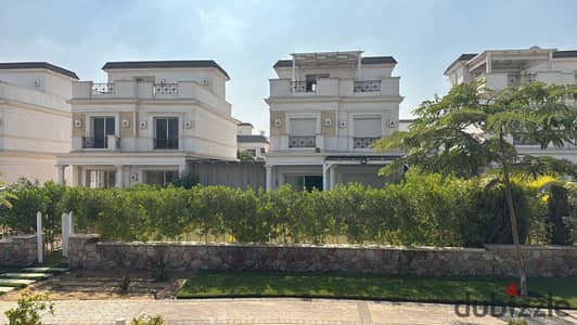 Villa for sale, ready for immediate delivery, fully finished and available for viewing. Prime location in 6th of October City, in Mountain View