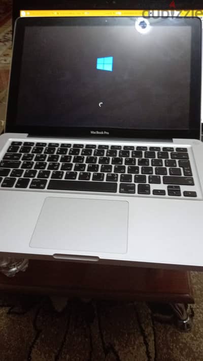 MacBook (13 بوصة، أواخر 2009)  عليه ويندوز 10