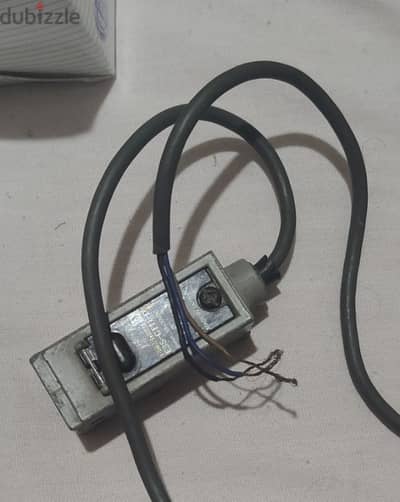 حساس(سينسور) كهروضوئي عالي الكفاءة  omron E3S-CT11-D