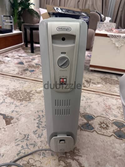 دفاية De’Longhi 2500W شبه جديدة 12 ريشة
