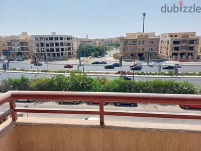 للبيع في الرحاب – شقة فاخرة بموقع استثنائي لا يتكرر