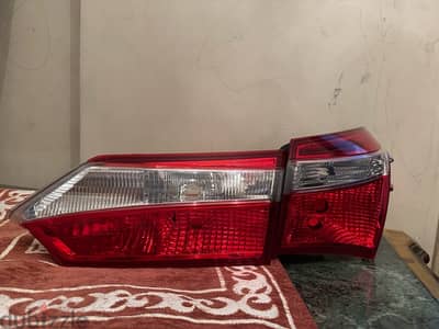 طقم فوانيس خلفيه يمين وشمال كامل أصلي تويوتا كورولا ٢٠١٤