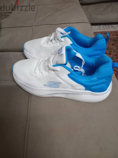 Skechers size 40 شكيتشرز فيتنامي مقاس