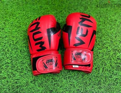 Venom Elite Boxing Gloves 10oz