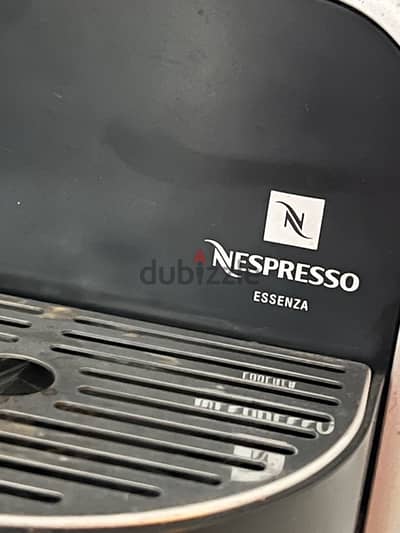 ماكينة قهوة Nespresso Essenza