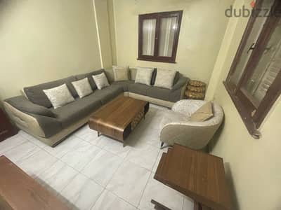 ركنة كاملة مع فوتيه