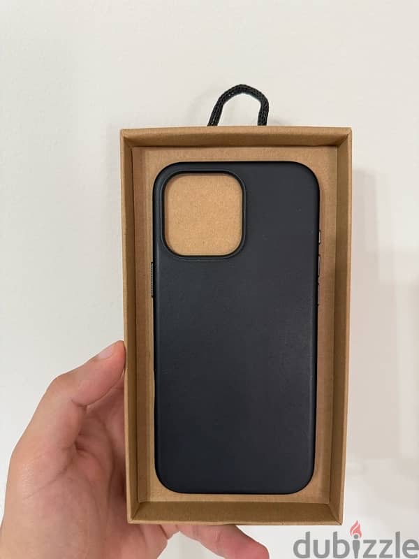 NOMAD Traditional leather case for iPhone 16 pro max Black 2