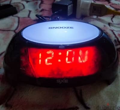 ساعة منبه رقمية طراز SXE85000