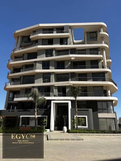 For a limited time! apartment 175m² with a stunning view of the landscape and swimming pools in the most prestigious compound in the heart of R7