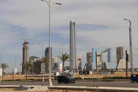 محل تجاري لقطة – قدّام MU23 مباشرة وبصف أول على محور الوزارات – وأمام محطة المونوريل والبرج الأيقوني