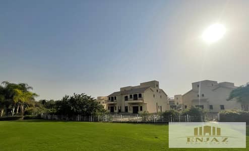 Palace for sale directly on the Madinaty golf course, with the largest land area of 1750 sqm, and just steps away from the clubhouse.