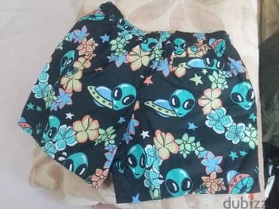 شورت سباحة Bershka اسود اللون وارد بنجلاديش مقاس M .