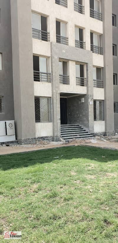 Apartment for sale in Zayed Garden 4 115 square meters ground floor attached in front of the main gate 2 rooms 2 bathrooms paid 15450 required 2100M remaining 20 thousand dollars
