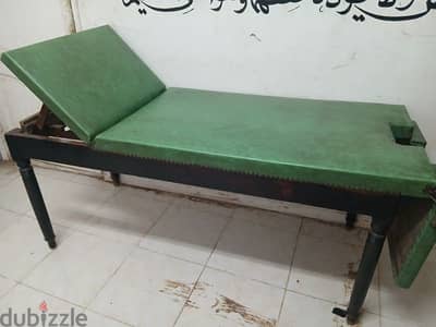 سرير كشف طبي. شازلونج مساج