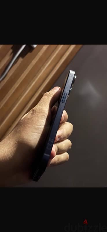 iPhone 13 box 4