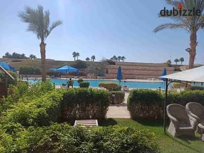 شاليه أرضي بجاردن للبيع في جولف بورتو مارينا بإطلالة مباشرة على حمام السباحة – مفروش بالكامل