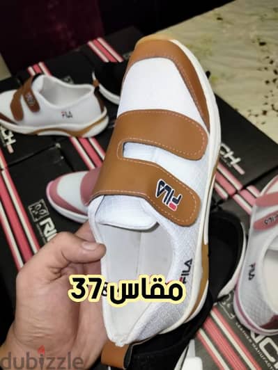 فلاتة حريمي مقاس ٤١ فقط
