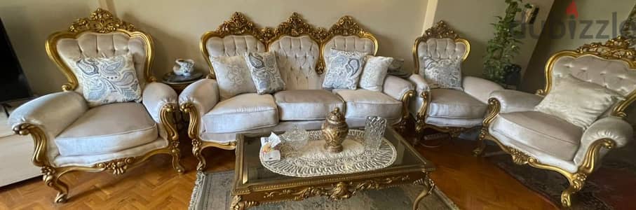 3 seats sofas + 4 chairs  - طقم صالون كابوتنيه كلاسك حاله جيدة جدا
