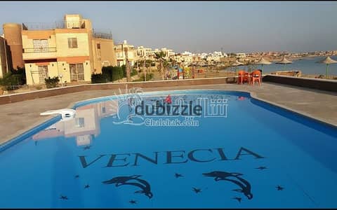 شاليه دوبلكس فيو عالبحر مفروش بالأجهزة والتكييفات للبيع بقرية فنيسيا للبيع – العين السخنة