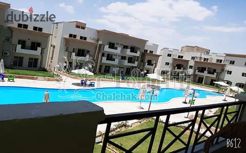 للبيع دور اول مفروش بالأجهزة والتكييفات فيو مميز علي البحر وحمام السباحة  بمنتجع لاسيرينا ميني ايجيبت شالية بالعين السخنة