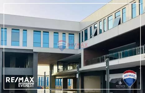 محل تجاري للبيع في ويست جيت مول – تشطيب كامل بالتكييف