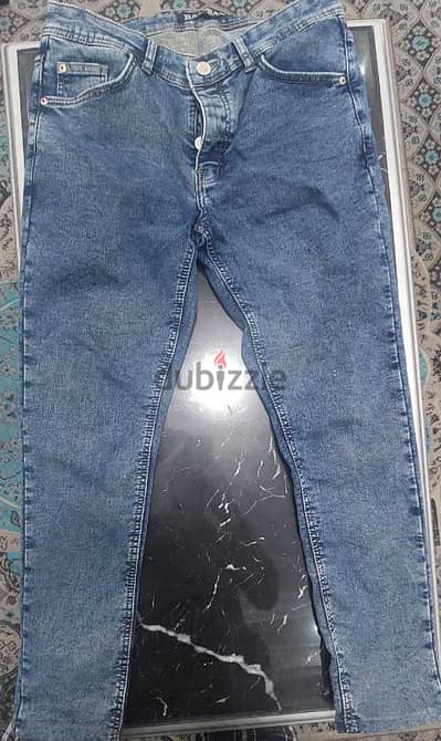 بنطلون كحلي بيكا slim مقاس ٣٦ يلبس مقاس ٣٤ مستعمل لبستين فقط كأنه جديد