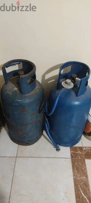 Two gas cylinders with regulator65583531648129120
