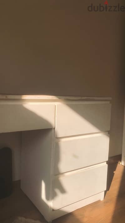desk/مكتب