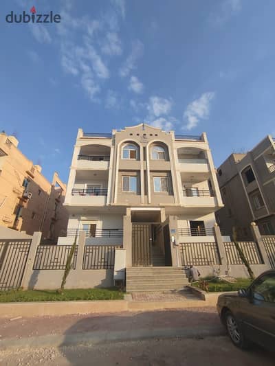 شقه مميزه من المالك في الحي الثامن الشيخ زايد دور تالت اسانسير مساحه 195م دقائق من ذا جيت و اسبانا بلازا و واصله دهشور و دقائق لهايبر