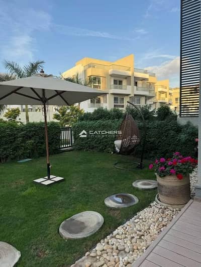 View and move in immediately to a fully finished apartment in the heart of the Tourist Capital, with Pyramids view, near Mall of Egypt