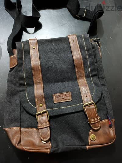 شنطة كروس جينز رجالي براند lee cooper وارد الخارج
