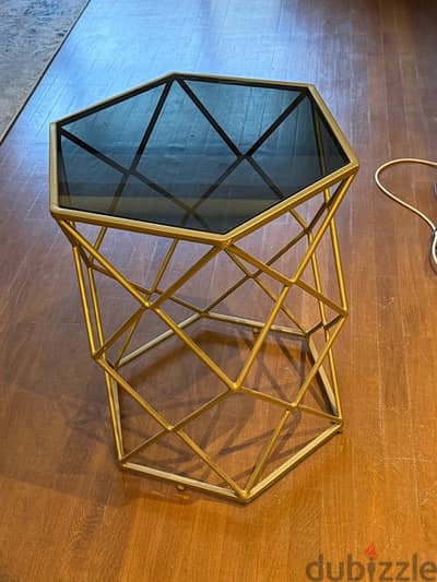 steel and glass side table طرابزه جنب معدن و زجاج اسود