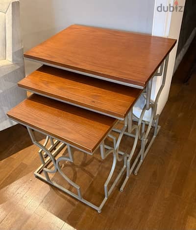 stackable side tables طرابزات خشب فى معدن لون شامبين