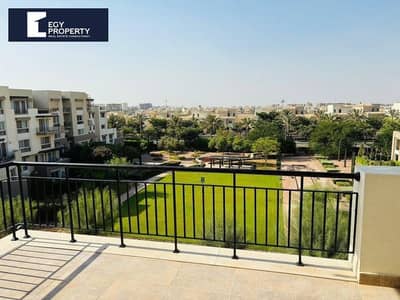 بموقع خيالي شقة متشطبة بالكامل جاهزة للسكن للبيع في Uptown Cairo - المقطم