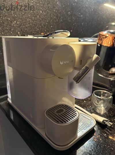 De Longhi Lattissima One - Nespresso Coffee machine - White