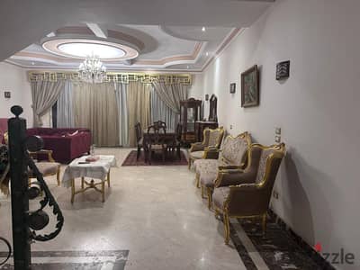 Twin house for rent in Green 3 Compound, Sheikh Zayed. 380 sq m built-up area and 450 sq m ground floor. 5 bedrooms, 4 bathrooms. Excellent location.