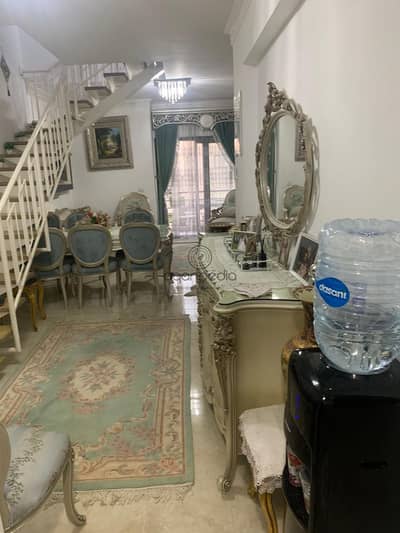 بنتهاوس مذهل للبيع في فيفث سكوير - المراسم (تشطيب كامل وتكييفات - استلام فوري)