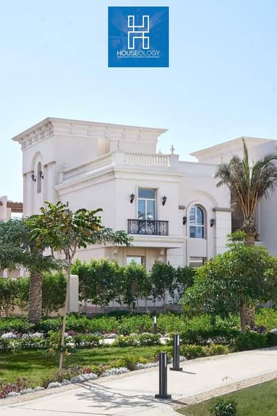 With a 30% discount for a limited time, a fully finished corner villa ready to move is for sale in a fully serviced compound managed by Hyde park