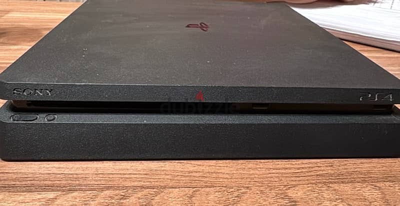 ps4 slim 500gb +2 controllers 2