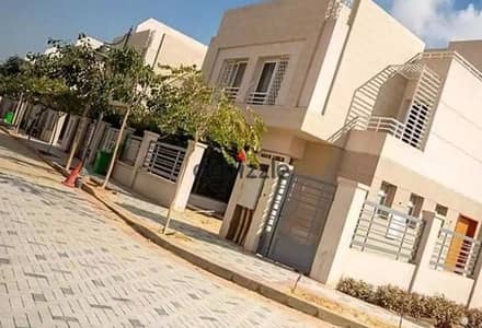 توين هاوس للبيع في كمبوند اتريو - الشيخ زايد لوكيشن مميز جدا في داخل الكمبوند
