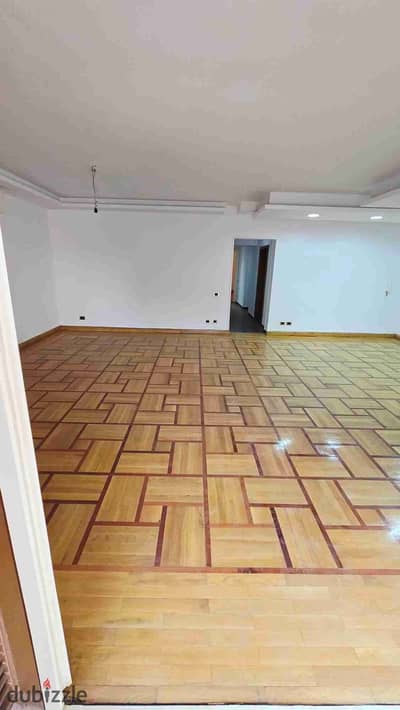 مكتب 300 م للايجار تشطيب فاخر عماره حديثه مدخل فندقي رخصه اداري رسمى