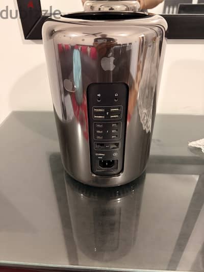 Apple Mac Pro 2013 وارد بريطانيا