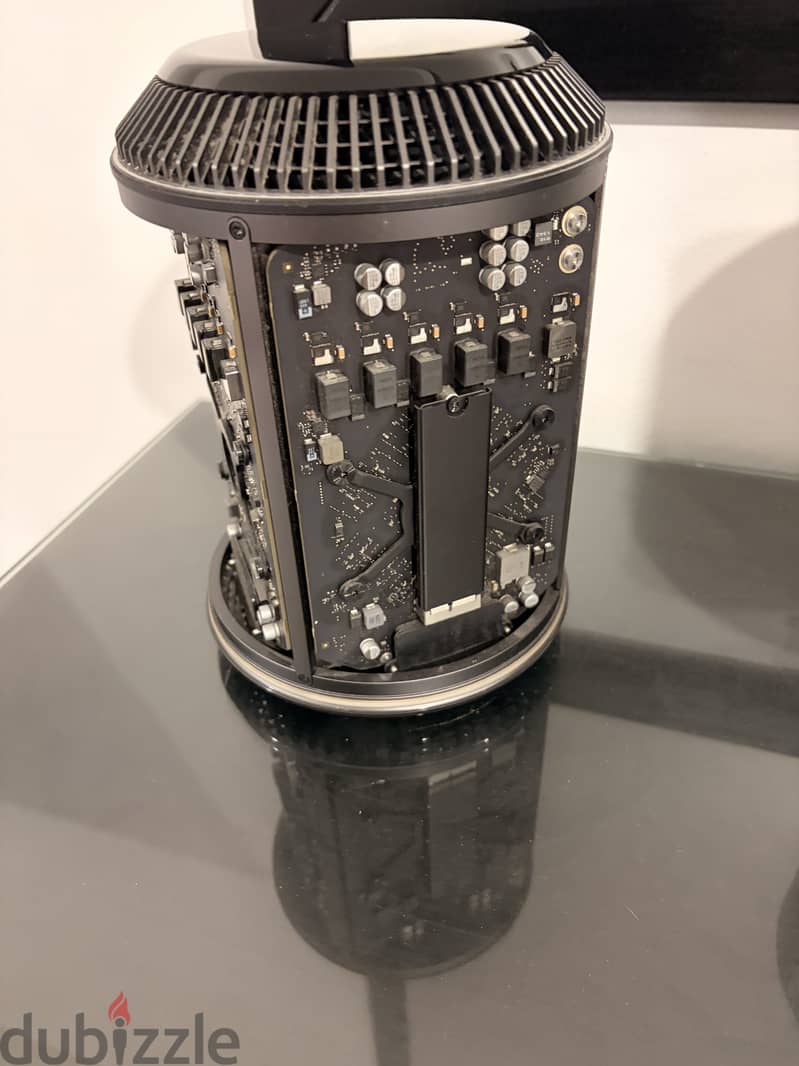 Apple Mac Pro 2013 وارد بريطانيا 2
