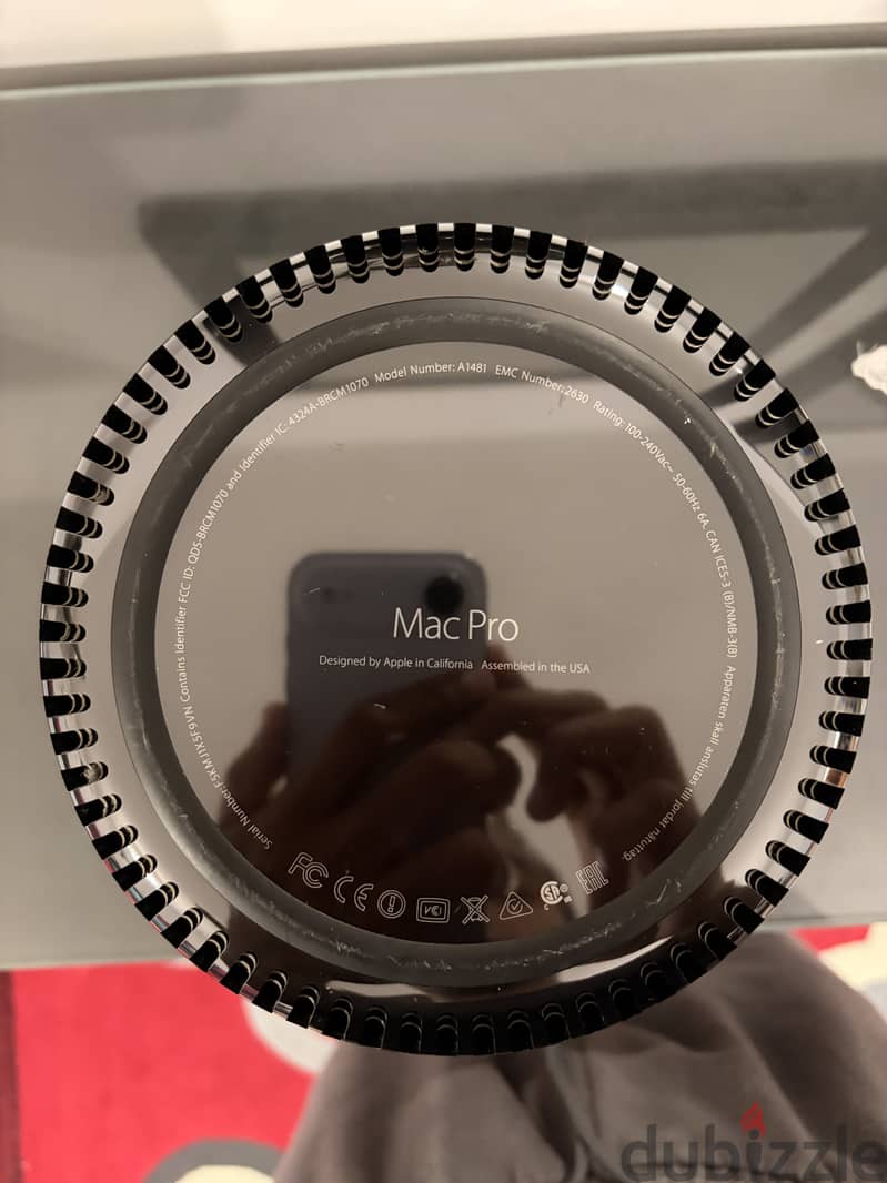 Apple Mac Pro 2013 وارد بريطانيا 3