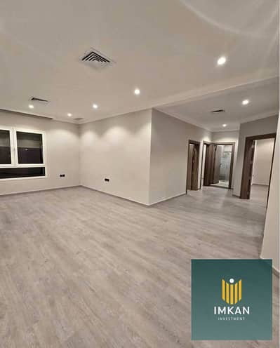 شقه للبيع استلام فوري متشطبه بمقدم 670 الف والباقي علي اطول فتره سداد في المقصد almaqsid في R3 كمبوند ساكن وعايش وبالقرب من النهر الاخضر