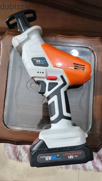 Electric chainsaw منشار كهربائي